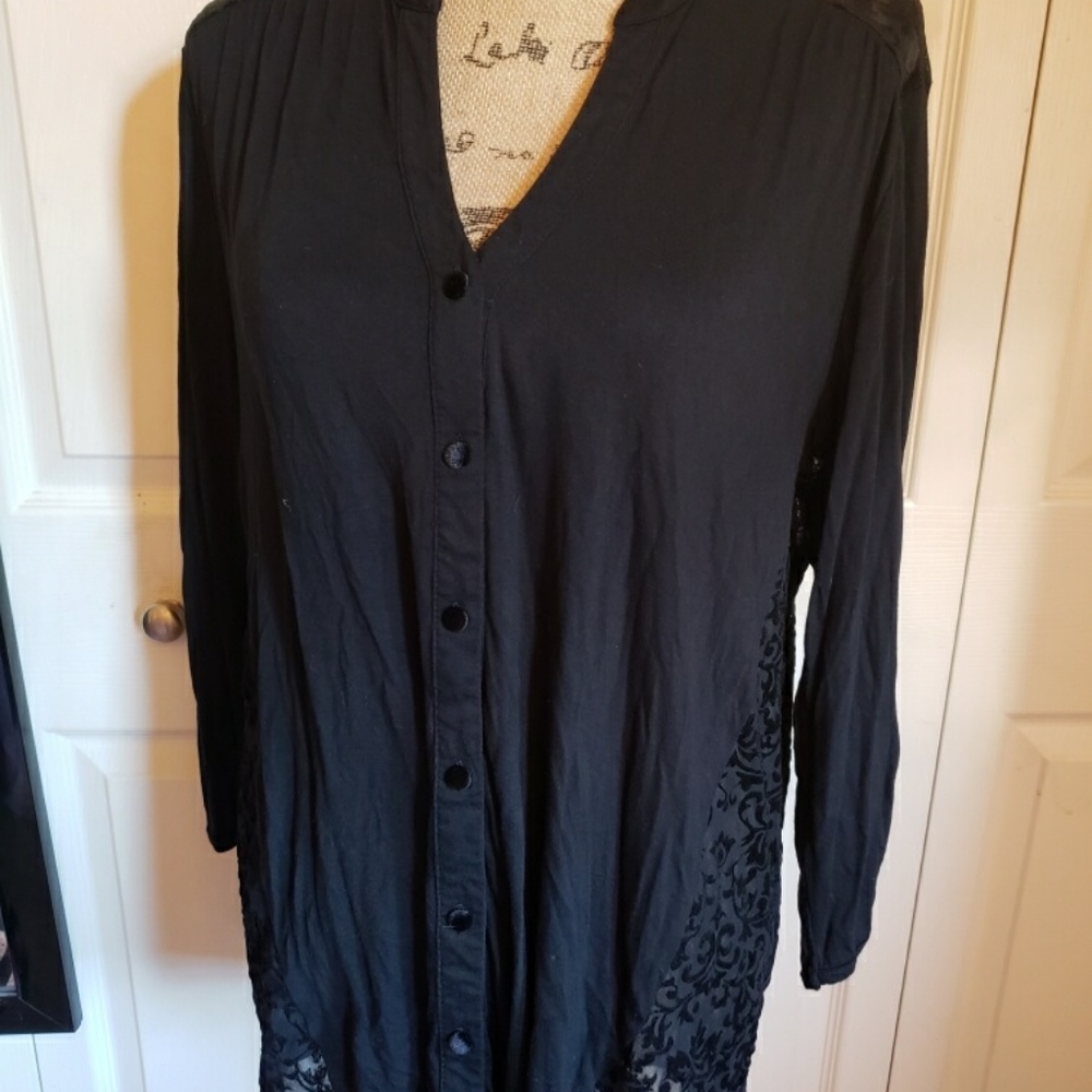 LONG SLEEVE LACED BUTTON DOWN TOP